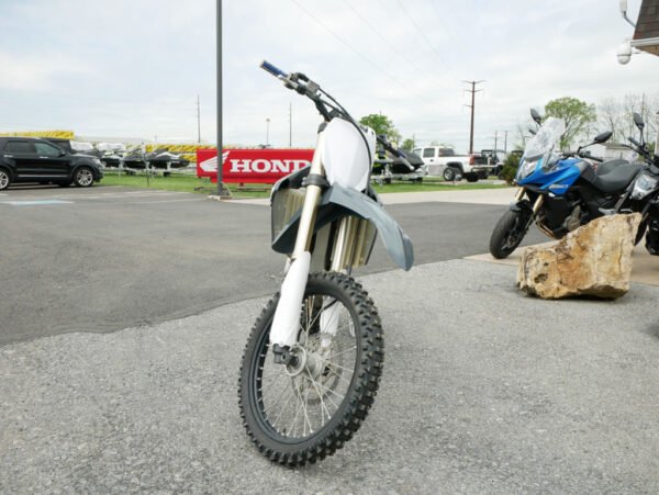 Used 2020 Yamaha Dirt Bike Motorcycle YZ450F - Image 2